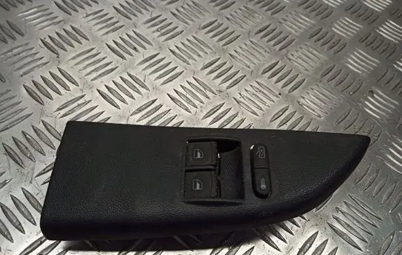 Skoda Fabia Mk1 (6Y) Front door window switch trim 1J3959857A