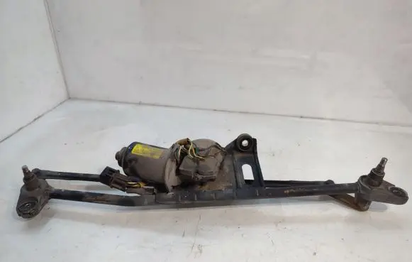 Hyundai Elantra Front wiper linkage and motor 981102D100