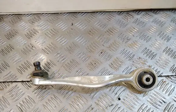 Volkswagen PASSAT B5 Front lower control arm/wishbone
