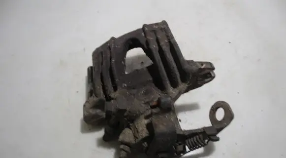 Opel Zafira A Rear brake caliper