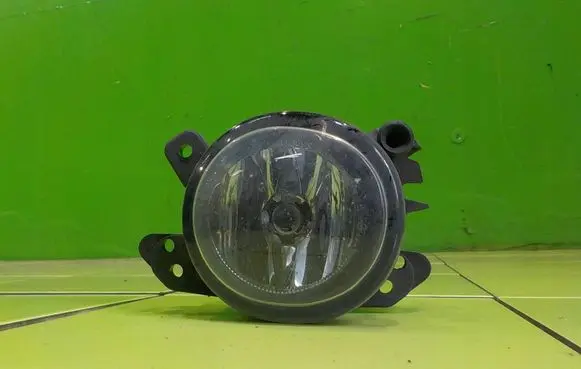 Mercedes-Benz CLS C219 Front fog light A2518200856 PRAWY