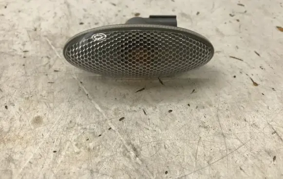 Toyota Verso Front fender indicator light 8173002080