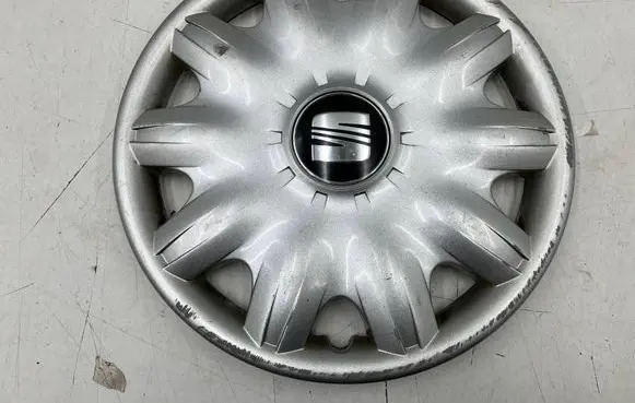 Seat Cordoba (6L) R15 wheel hub/cap/trim 1m0601147h