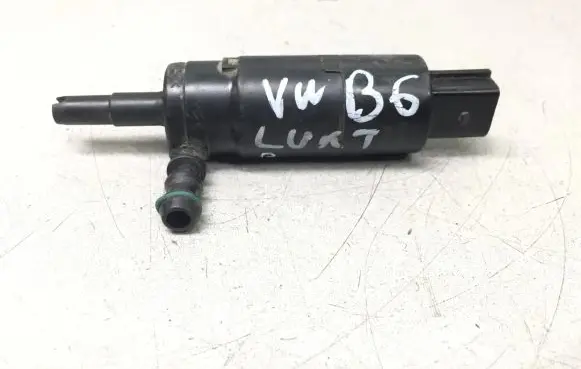 Volkswagen PASSAT B6 Headlight washer pump 