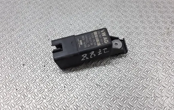 Volkswagen Golf Plus Glow plug pre-heat relay 03G907282A
