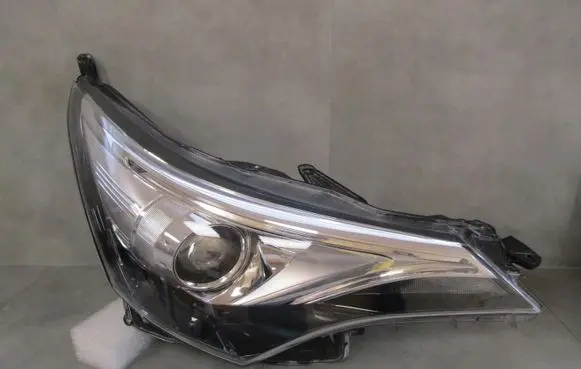 Toyota Avensis T270 Headlight/headlamp KOITO