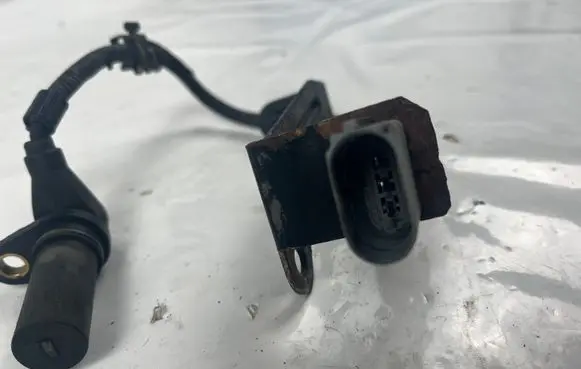 Volkswagen Transporter - Caravelle T5 Crankshaft speed sensor 070971502F