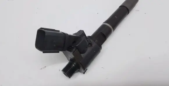 Volvo S60 Fuel injector 31405404