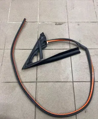 Mercedes-Benz E A207 Rubber seal front coupe door A2077270287