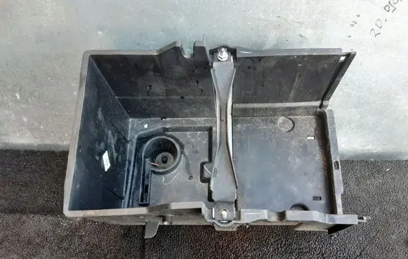 Battery box tray