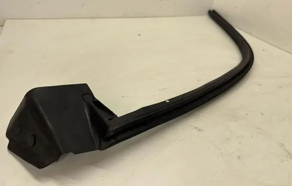 Chevrolet Camaro Rubber seal front coupe door window 84165673 23336766