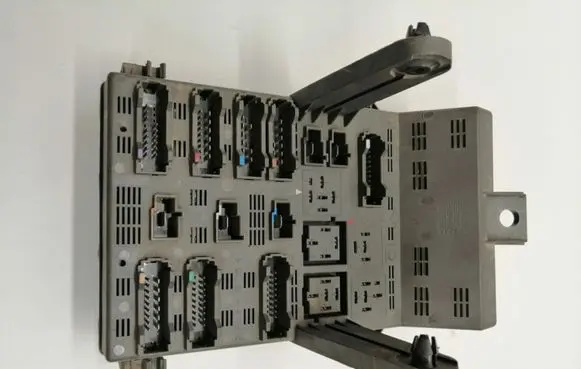 Renault Laguna I Fuse module 7700821586