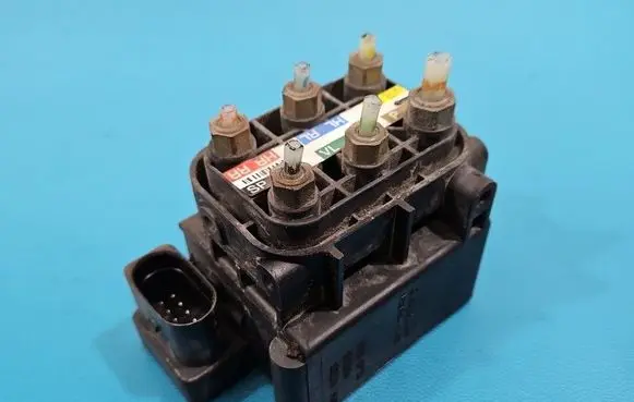 Mercedes-Benz GL X166 Air suspension valve block A2123200358 IMPRK1575073