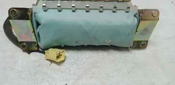 Nissan Patrol Y61 Passenger airbag