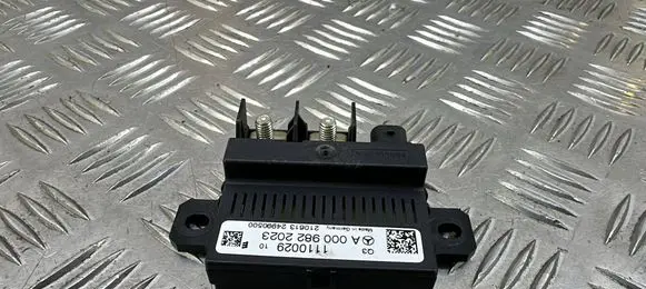 Mercedes-Benz E W212 Charging relay A0009822023