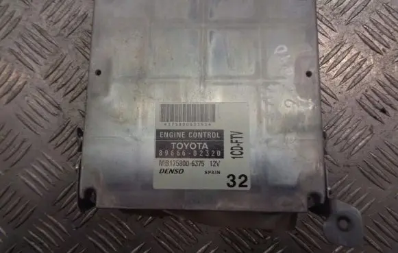 Toyota Corolla E120 E130 Engine control unit/module ECU 89666-02320