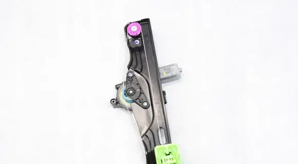 Rear window lifting mechanism without motor