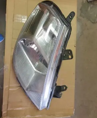 Nissan Tiida C11 Headlight/headlamp 26010EM00A