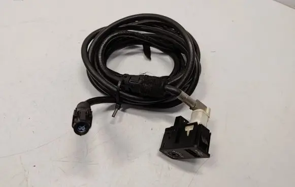 BMW 3 F30 F35 F31 USB socket connector 84109229246 84109229244