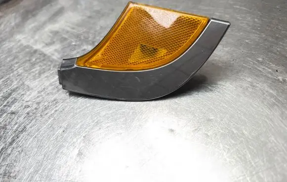 Saab 9-5 Front fender indicator light 89101507