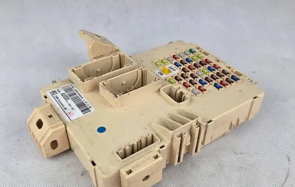 KIA Ceed Fuse module 91950A2030 B03