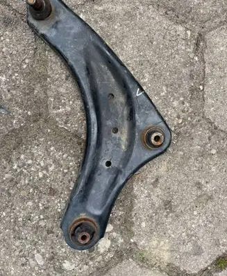 Nissan Leaf II (ZE1) Front control arm