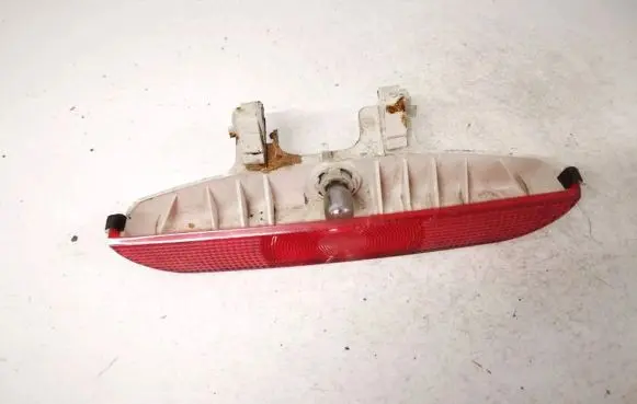 Toyota Yaris Third/center stoplight stanleyp3591
