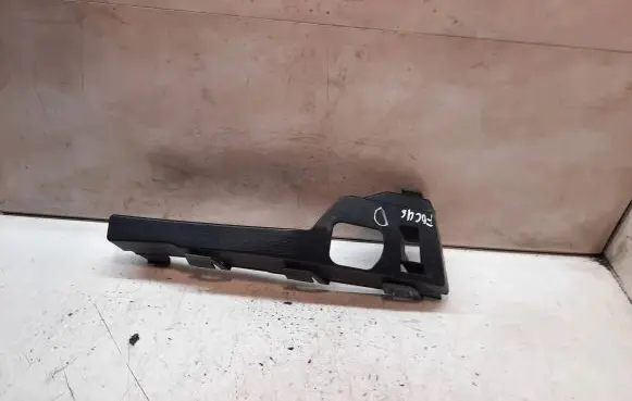 Ford Focus Front bumper mounting bracket 4M5117E856AC