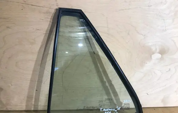 Rear vent window glass