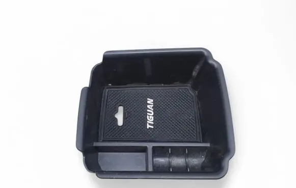 Volkswagen Tiguan Glove box central console 