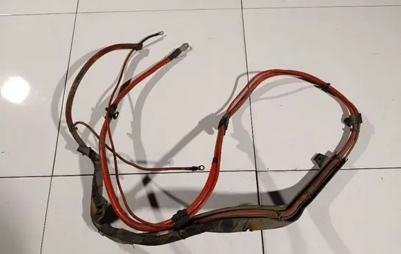 BMW 1 E81 E87 Positive cable (battery) 