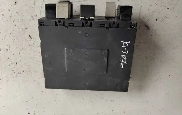 Audi A3 S3 8P Comfort/convenience module 8P0907279K F005V00584 H54S2501