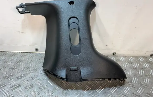 Chrysler Pacifica (D)pillar trim (top) 5RH65DX9AG