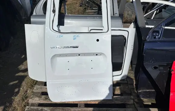 Mercedes-Benz Vito Viano W447 Back/rear loading door A4477420510
