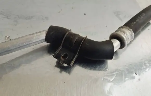 Air conditioning (A/C) pipe/hose