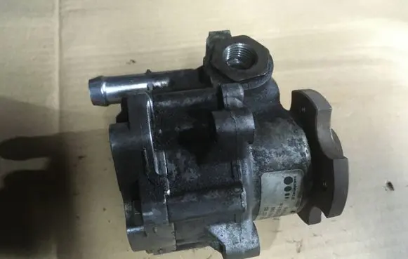 Peugeot 607 Power steering pump 9648316780