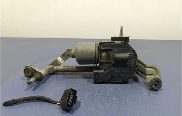 Volkswagen Golf Plus Front wiper linkage and motor 5M0955024E