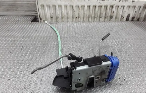 Audi A3 S3 8L Rear door lock 8D0839015A