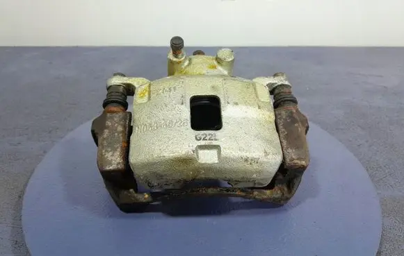 Mitsubishi L200 Front brake caliper 