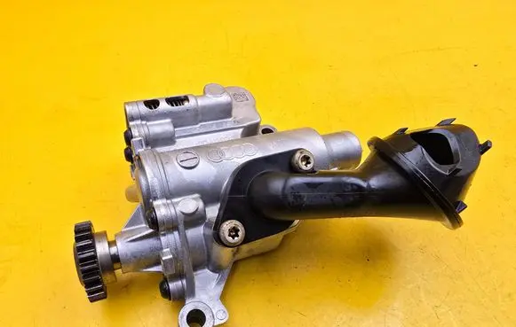 Volkswagen Golf VII Oil pump 06H115105FL