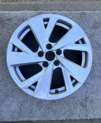 R16 alloy rim