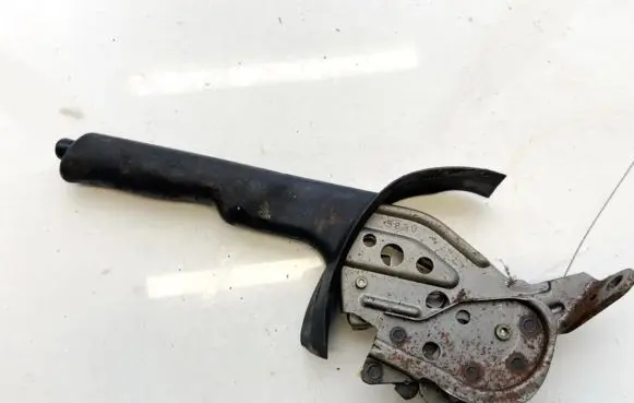 Handbrake/parking brake lever assembly
