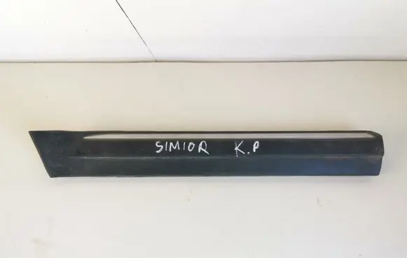 Fender trim (molding)