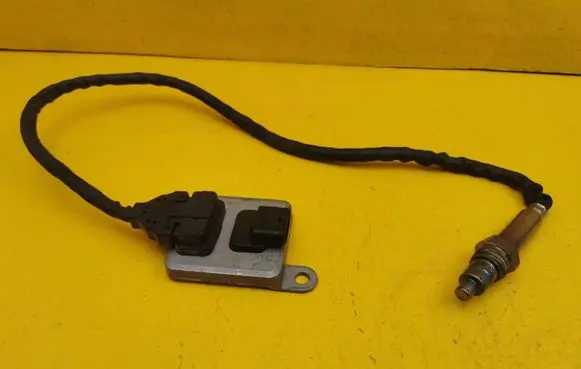 Mercedes-Benz ML W166 Lambda probe sensor A0009057000