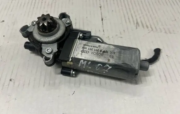 Mercedes-Benz ML W164 Seat adjustment motor 0390203004