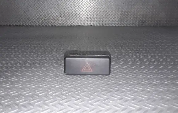 BMW 5 E39 Hazard light switch 8350947