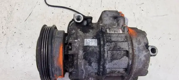 Volkswagen PASSAT B5 Air conditioning (A/C) compressor (pump) 8D0260808