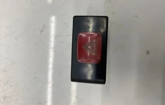 Nissan Primera Hazard light switch