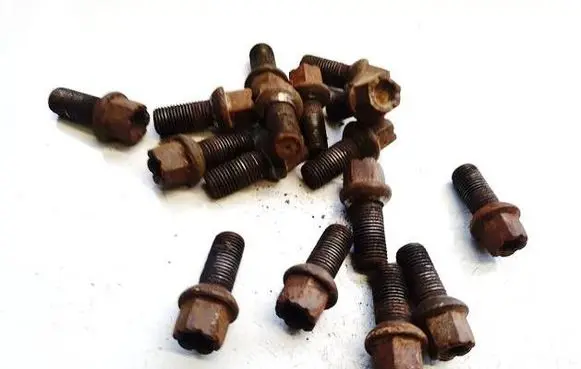 Opel Astra H Nuts/bolts 