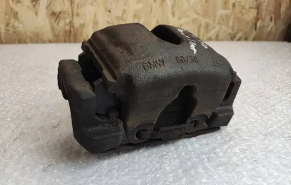BMW 5 E39 Front brake caliper 6030